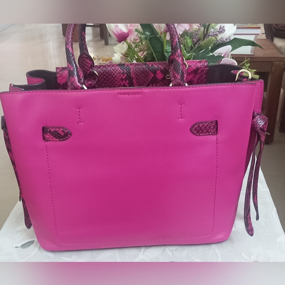 Authentic Michael Kors Hamilton Legacy Large Bag in Fuschia and Croc effect - Picture 4 of 12